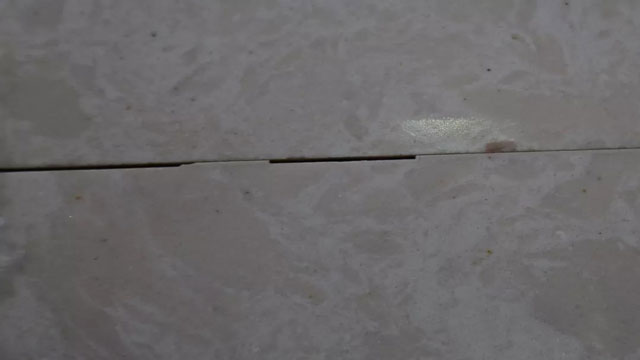石材翻新时先补胶还是先做防护?